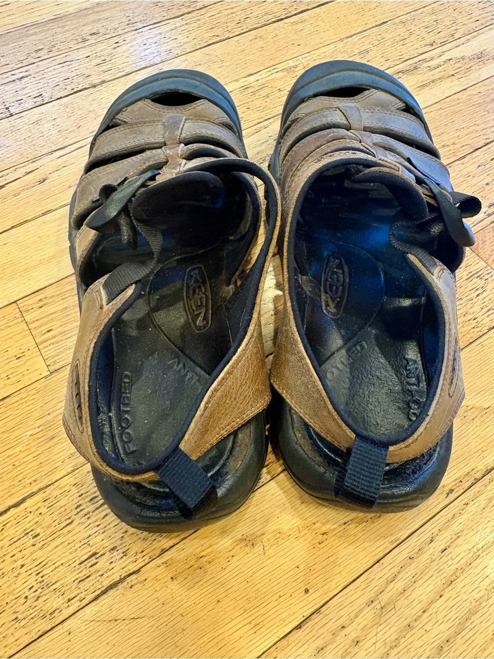 KEEN men’s brown leather Newport Fisherman Sandals